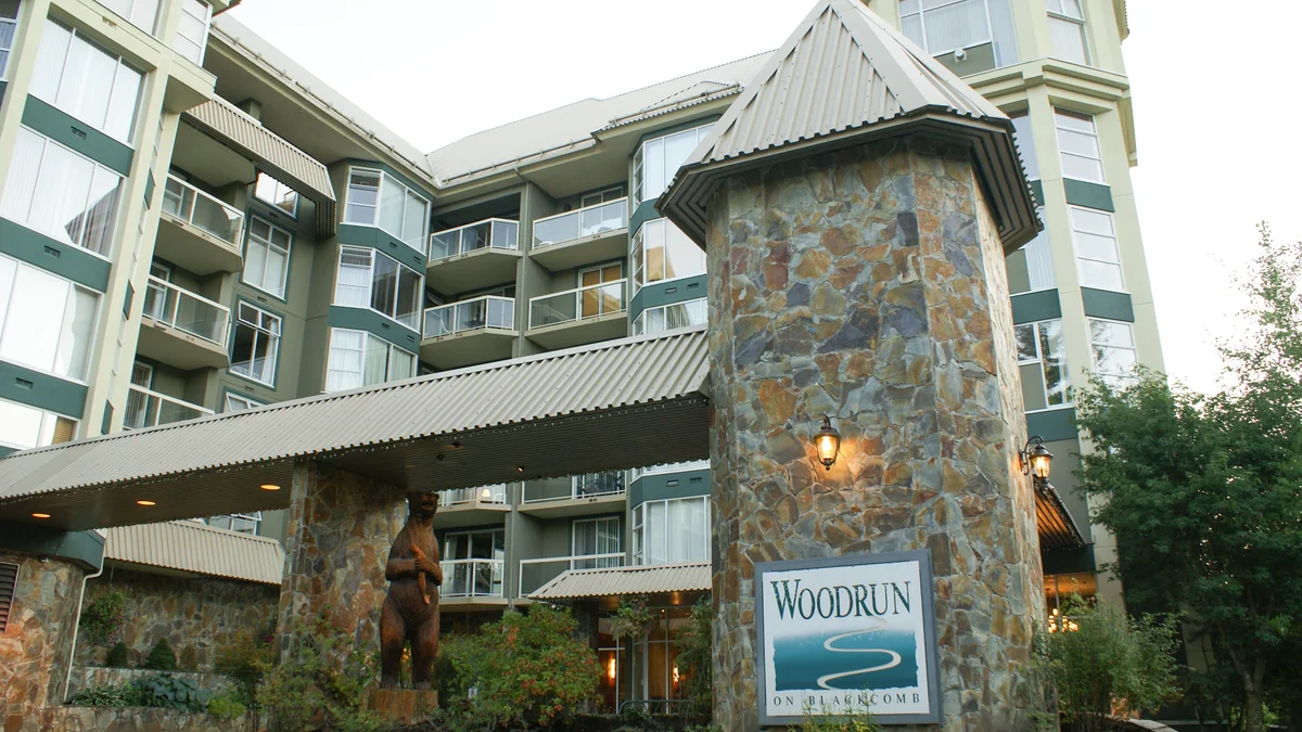 Outside view of Woodrun Lodge