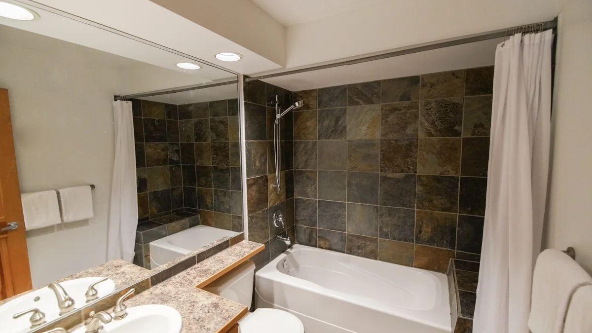 Second full washroom with bathtub