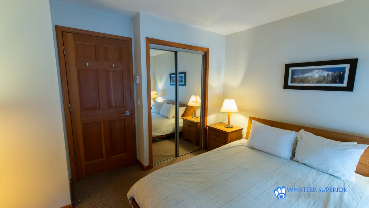 Bedroom with Queen bed
