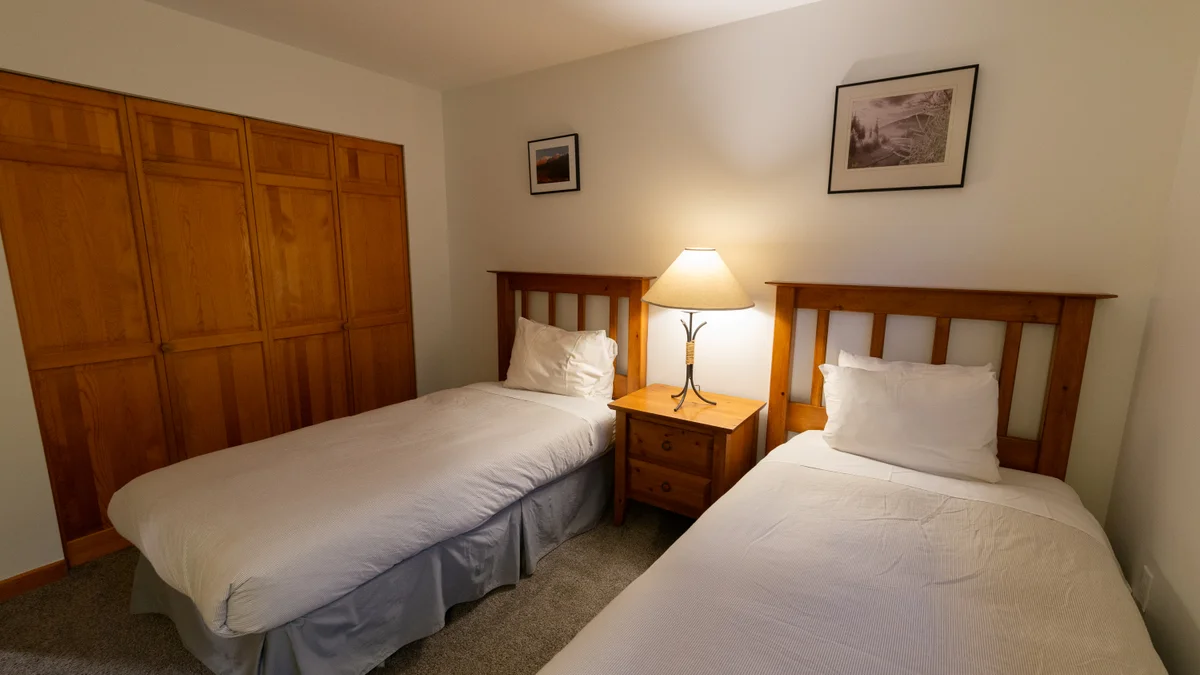 Third bedroom with twin beds