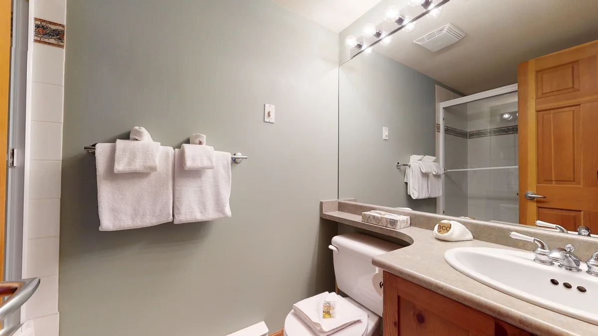 Bathroom with jetted tub