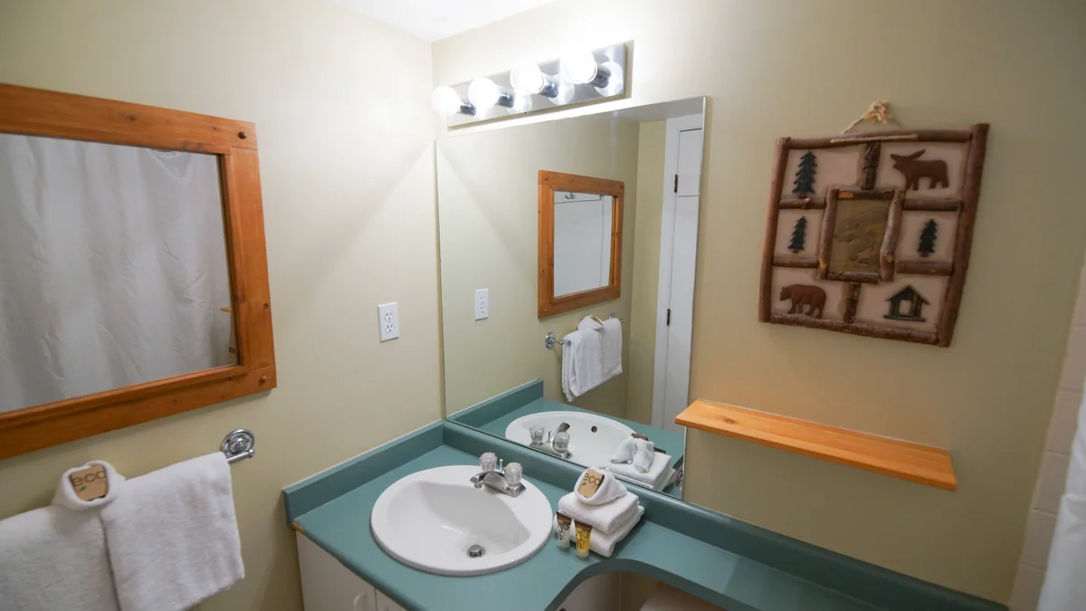 Second bathroom with bathtub