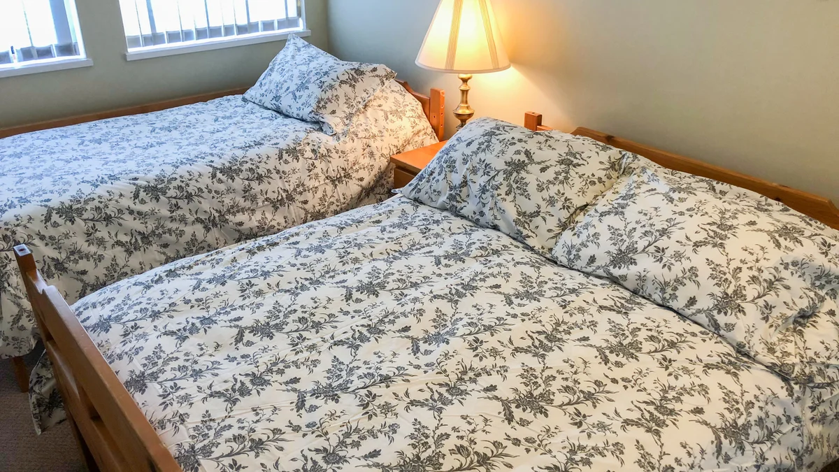 Second bedroom with double and twin beds