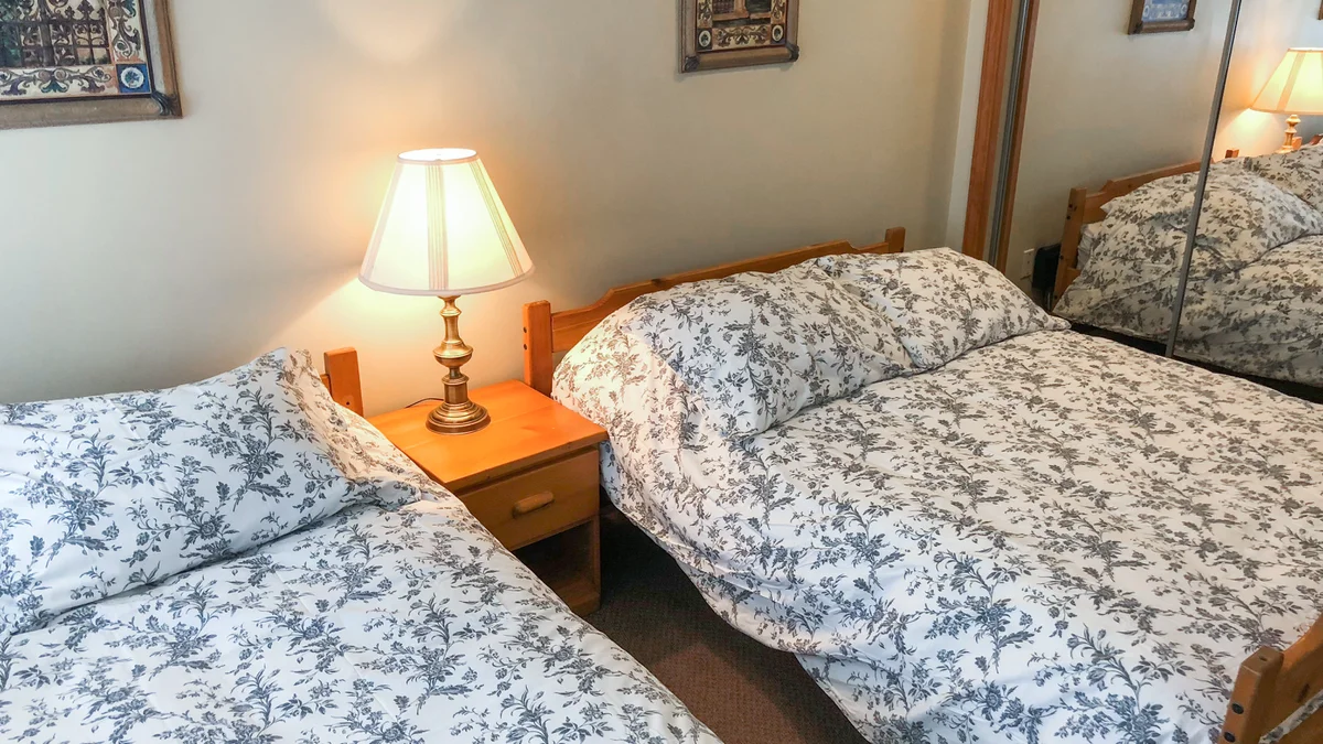 Second bedroom with double and twin beds